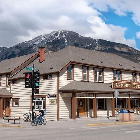 Party Hostel - The Canmore Hotel Hostel Extérieur photo