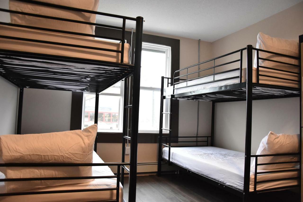 Party Hostel - The Canmore Hotel Hostel Extérieur photo