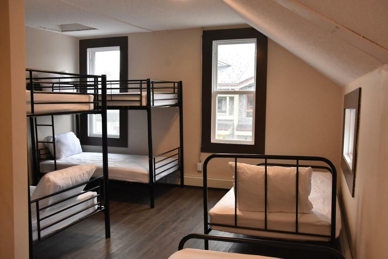 Party Hostel - The Canmore Hotel Hostel Extérieur photo